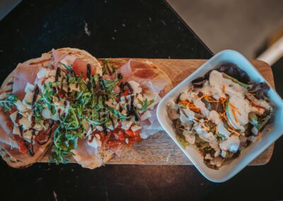 Salades fraîchement préparées chez Ô'Mezzo