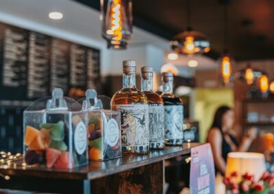 Vue de la salle chaleureuse de la sandwicherie fine à Ans