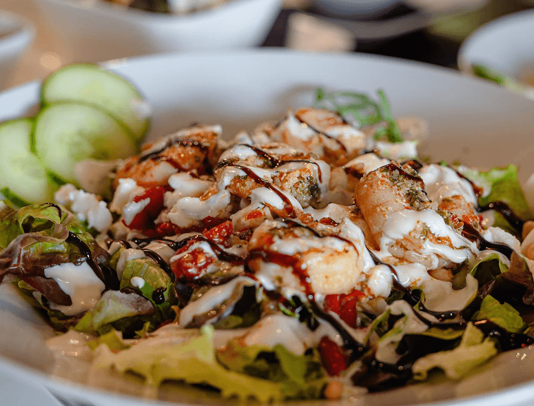 Salades fraîchement préparées chez Ô'Mezzo